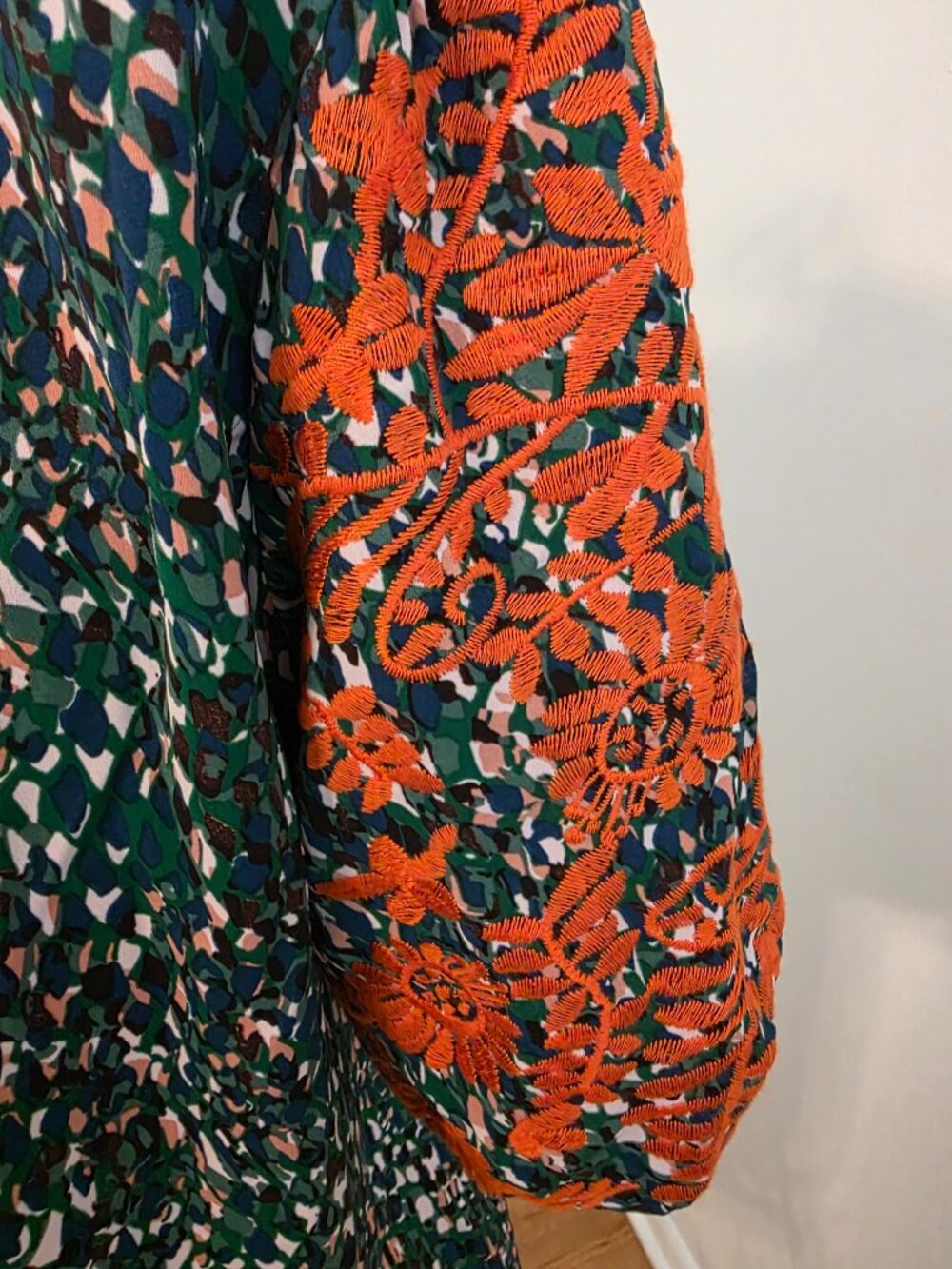 THML Embroidered Puff Sleeve Blouse Green Abstract Print Orange Floral Size L - Picture 6 of 8